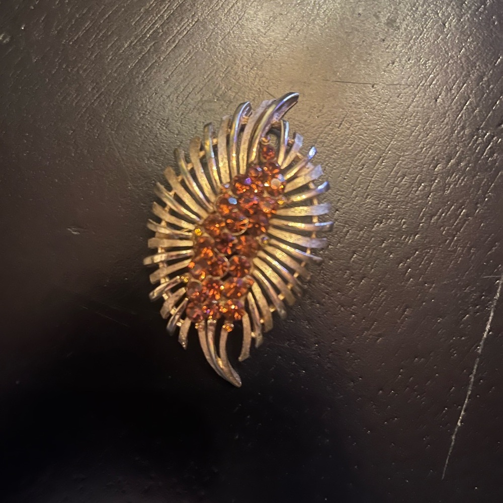 Vintage Crown Trifari Gold Tone Abstract Brooch with Amber Topaz Stones